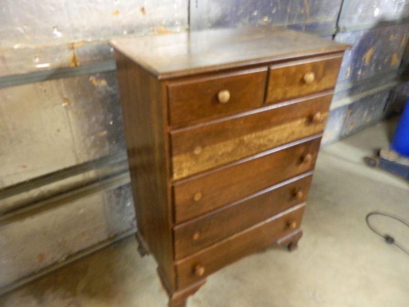 lot 11 image: 6 Drawer Wood Dresser