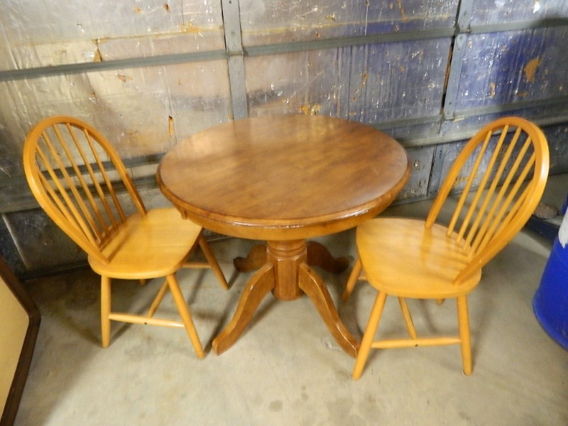 lot 14 image: Table and 2 Chairs