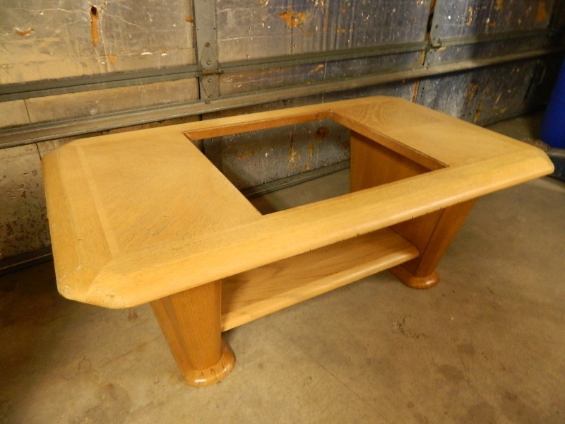 lot 22 image: Coffee Table