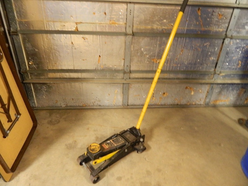 lot 7 image: Craftsman Professional Floor Jack