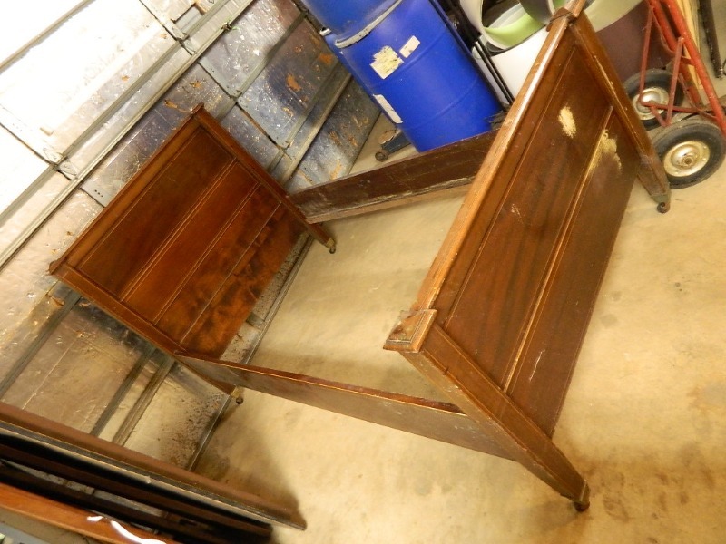 lot 26 image: Old Wood Full Bed
