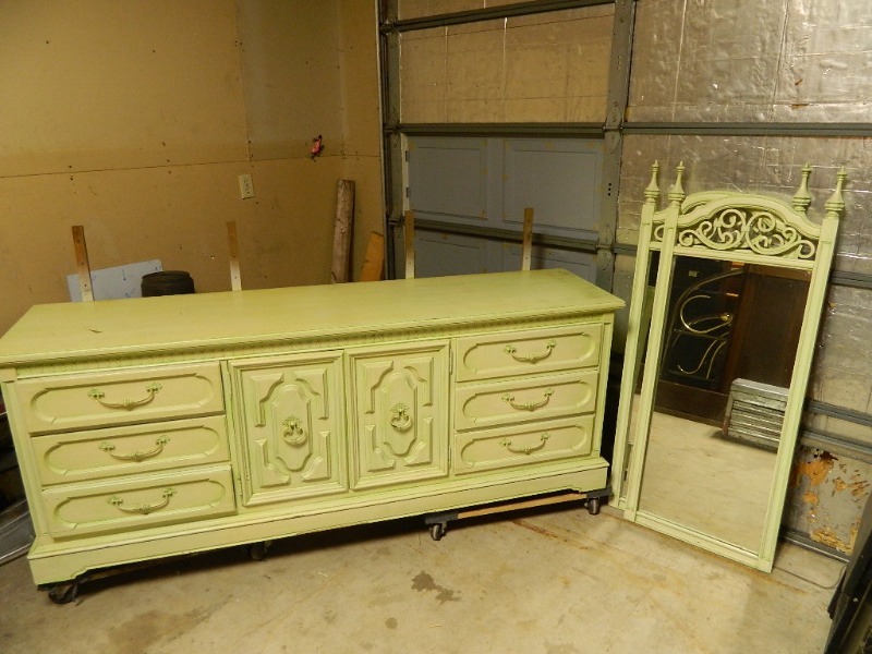 lot 25 image: 9 Drawer Country Chic Large Dresser with 2 Mirrors