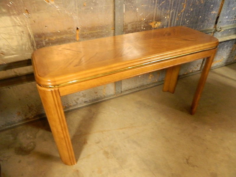 lot 28 image: Sofa Table
