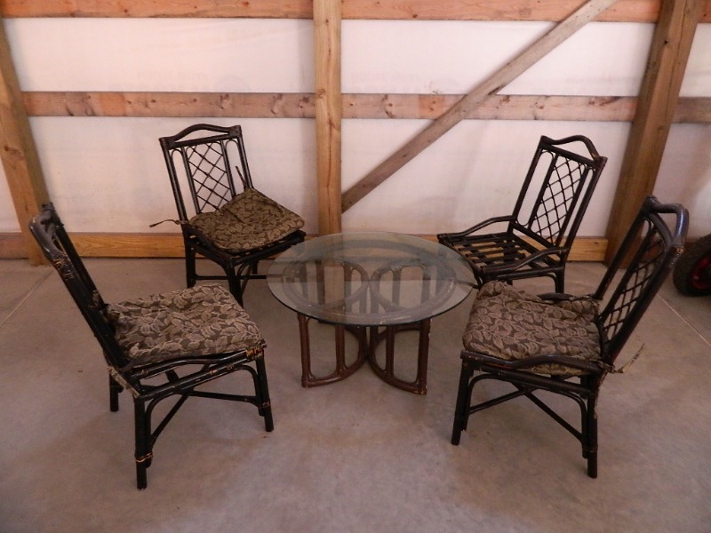 lot 32 image: 5 Piece Bamboo  Rattan Set