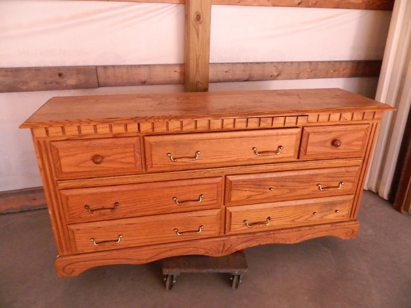 lot 37 image: 7 Drawer Dresser