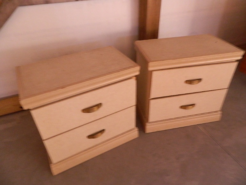 lot 38 image: 2 Night Stands