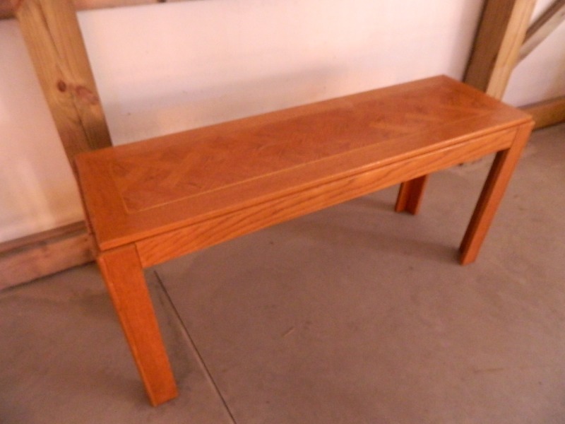 lot 39 image: Sofa Table