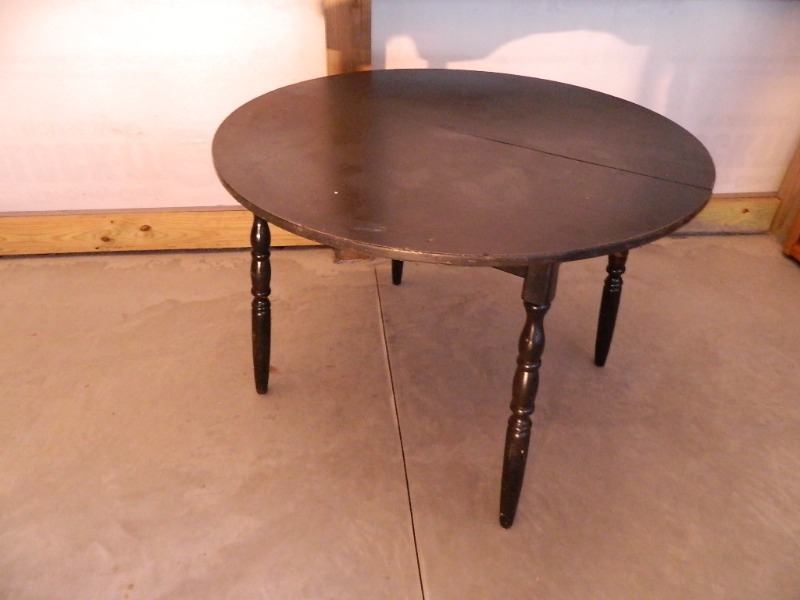 lot 42 image: Kitchen Table
