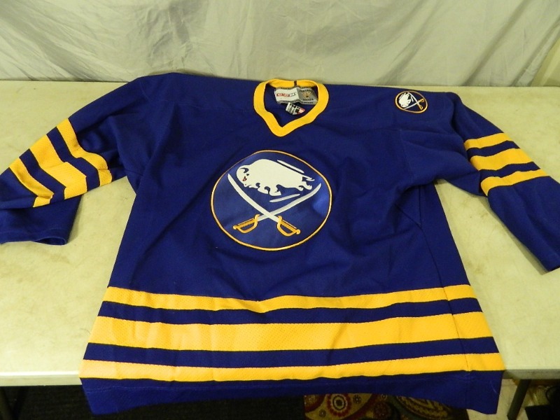 lot 100 image: Buffalo Sabers Jersey