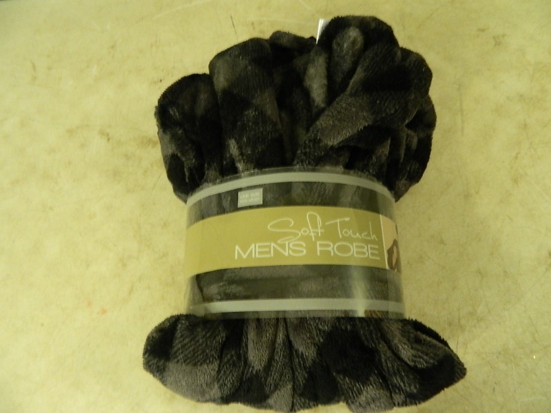 lot 101 image: New Mens Robe