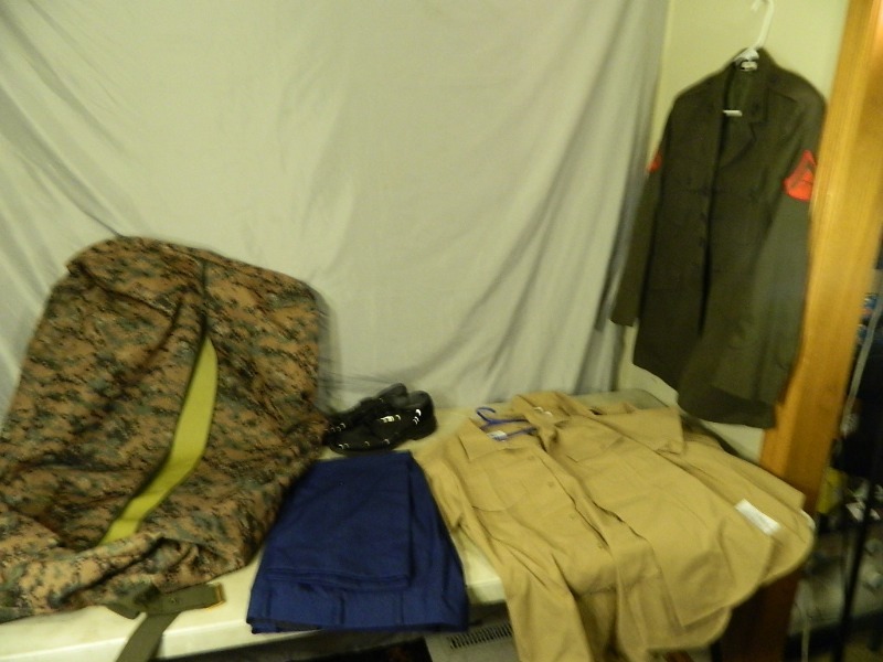 lot 108 image: US Marine Items