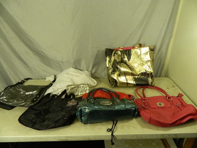 lot 114 image: Purses and Bags