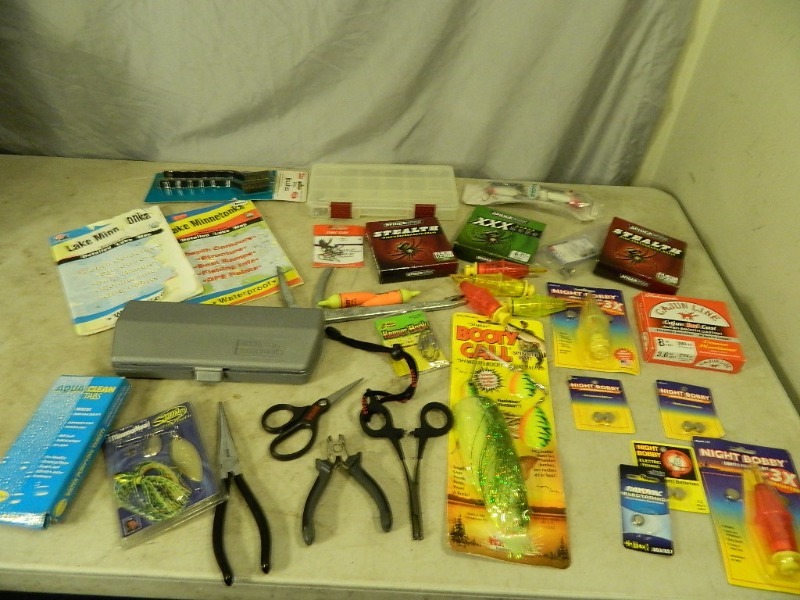 lot 123 image: Fishing Items