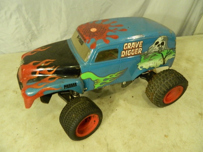 lot 129 image: Vintage Grave Digger RC Car