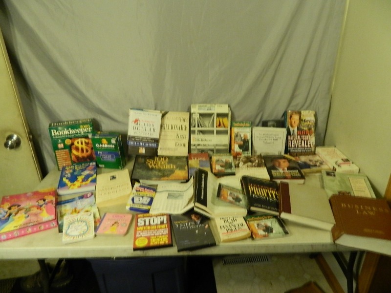 lot 141 image: Computer Software and Books