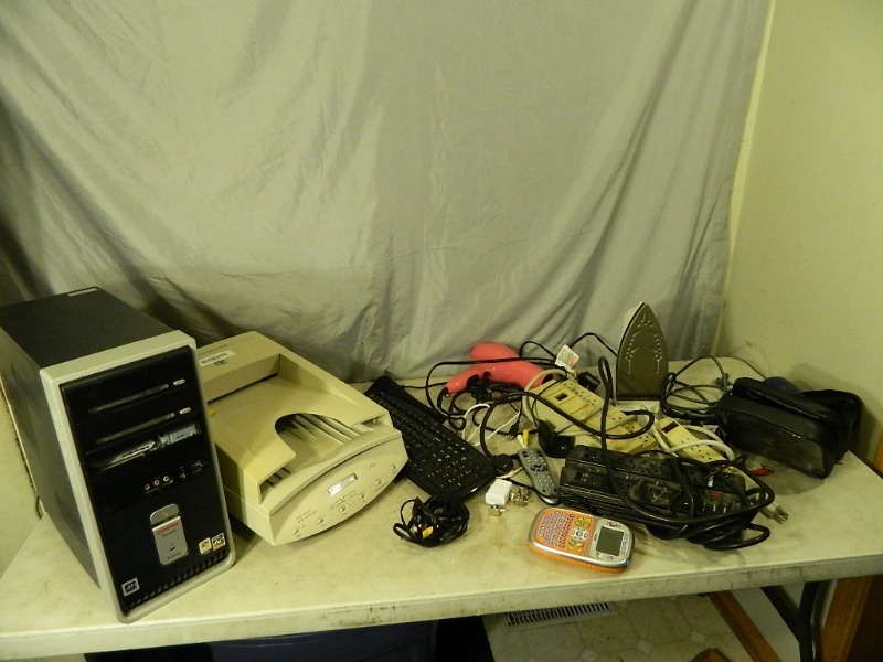 lot 145 image: Assorted Electronics