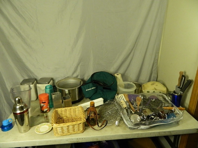 lot 182 image: Kitchen and Cooking Items