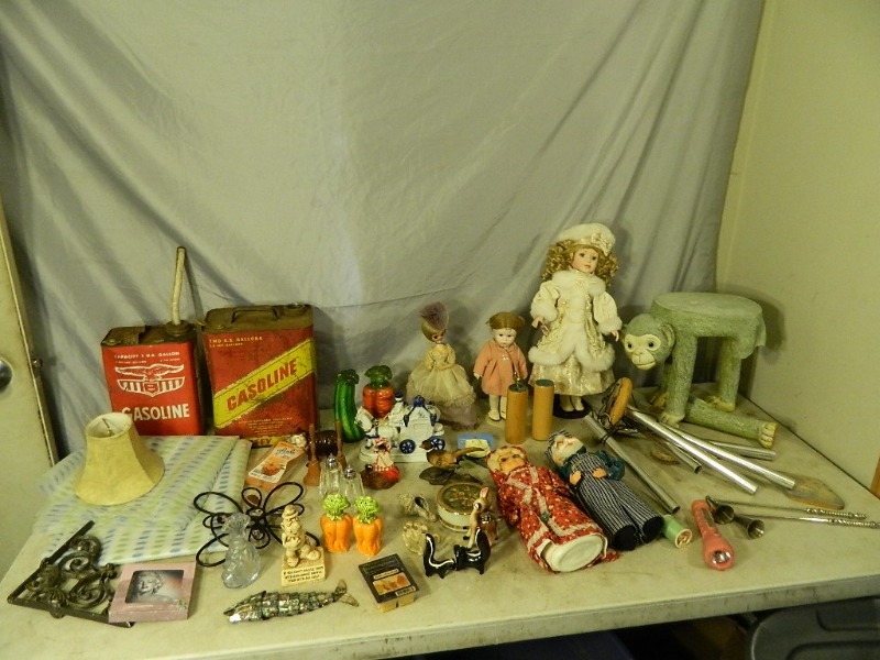 lot 187 image: Cute Money Stand, Collectibles,  and More