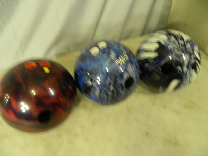 lot 191 image: 3 Bowling Balls
