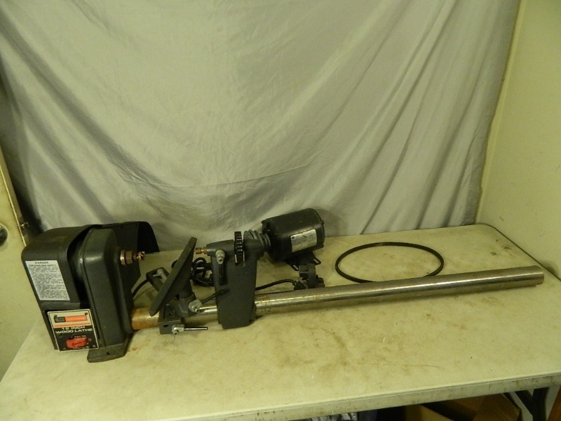lot 194 image: Craftsman Wood Lathe