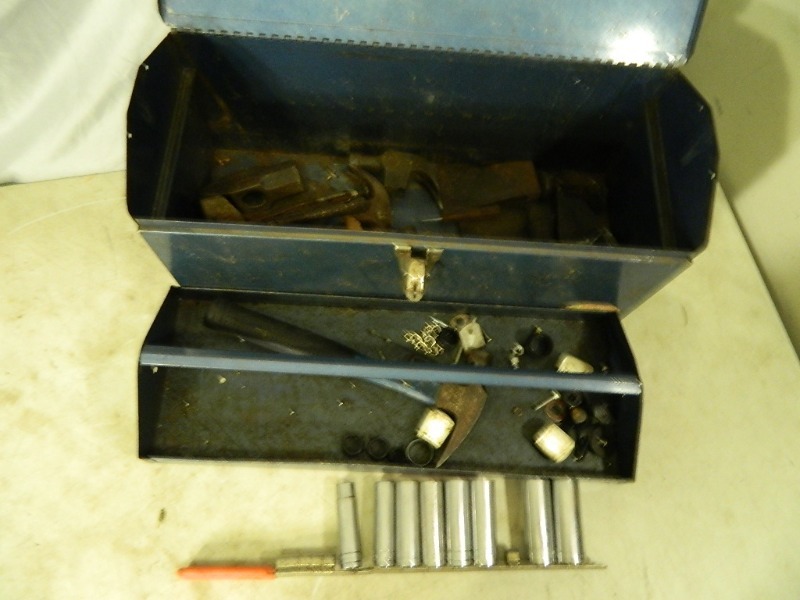 lot 199 image: Metal Toolbox with Contents