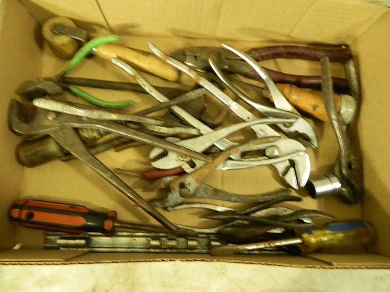 lot 200 image: Assorted Hand Tools