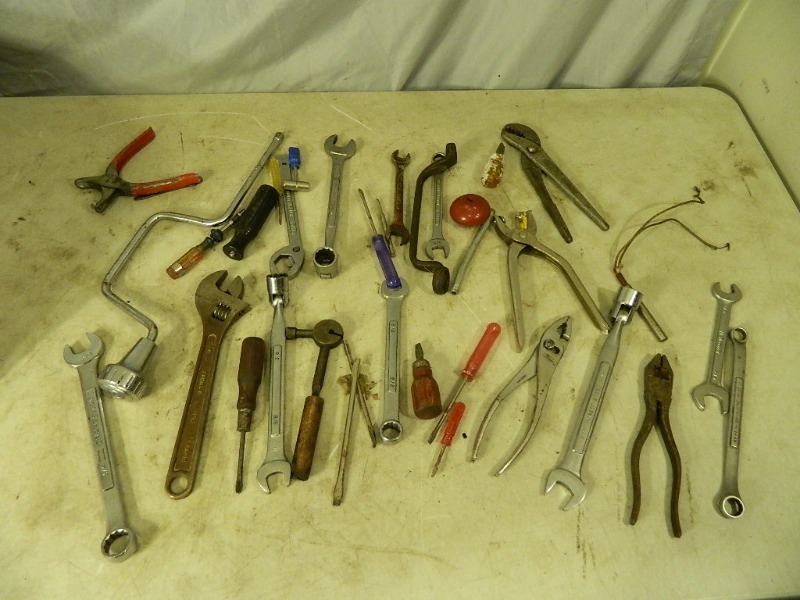 lot 208 image: Tools