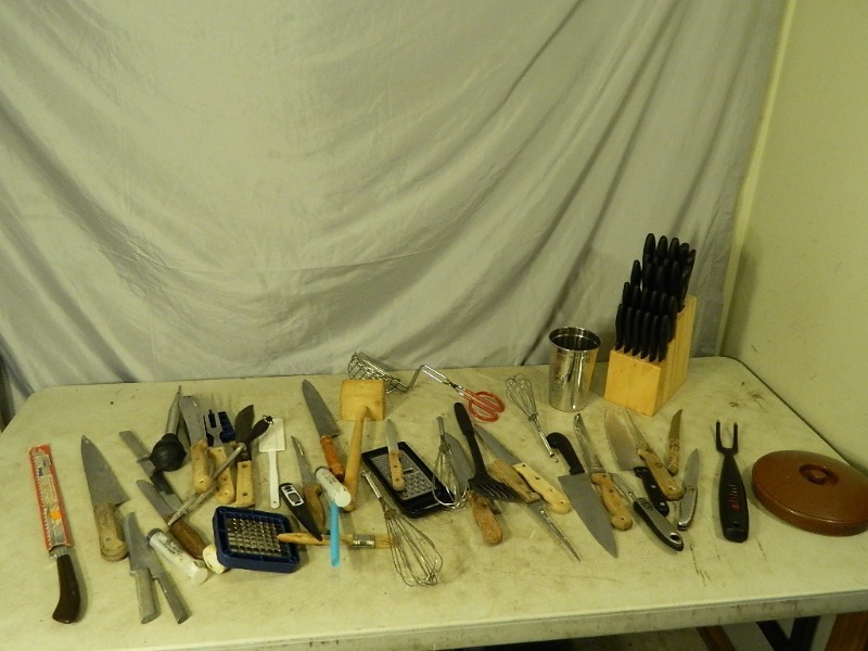lot 217 image: Knife Block and More