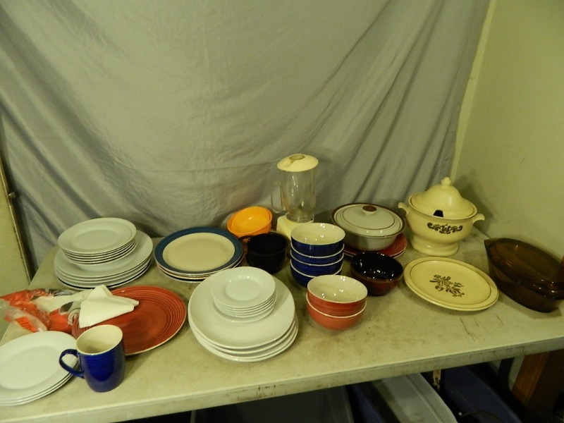 lot 228 image: Kitchen Items