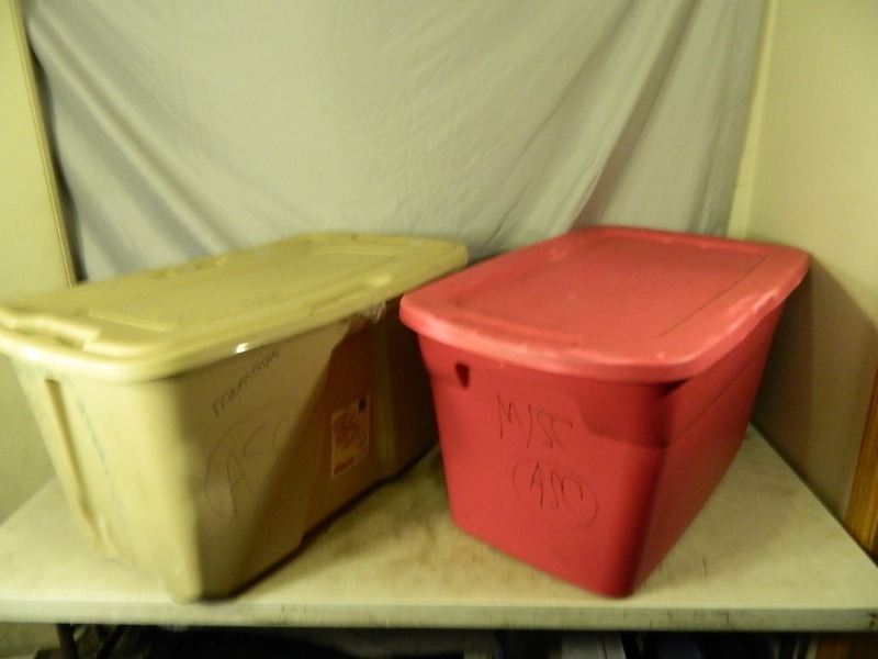 lot 230 image: 2 Totes with Lids