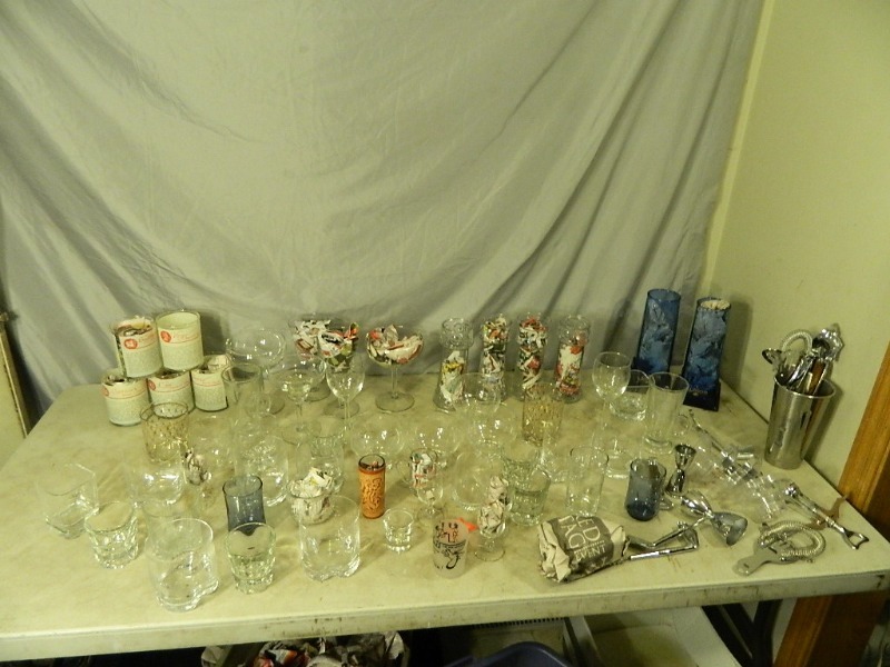 lot 243 image: Bar Items