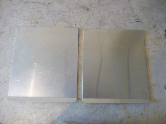 lot 21 image: 2 Aluminum Cookie Sheets