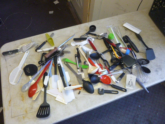 lot 25 image: Miscellaneous Kitchen Items