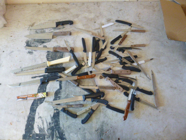 lot 26 image: Miscellaneous Kitchen Knives