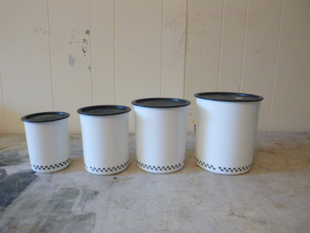 lot 29 image: Canister Set