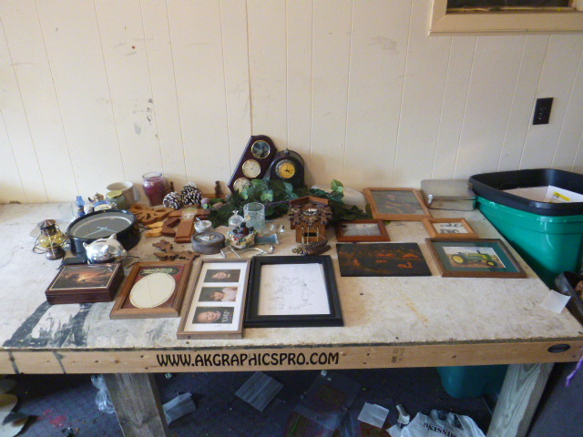 lot 77 image: Miscellaneous Home Dcor
