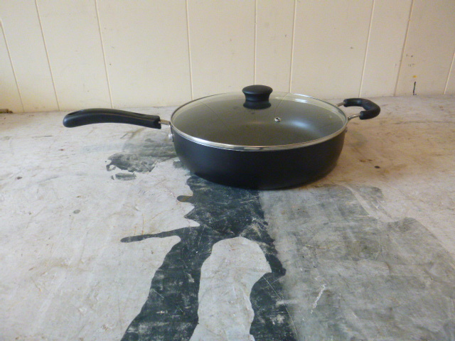 lot 90 image: Large T-Fal Frying Pan
