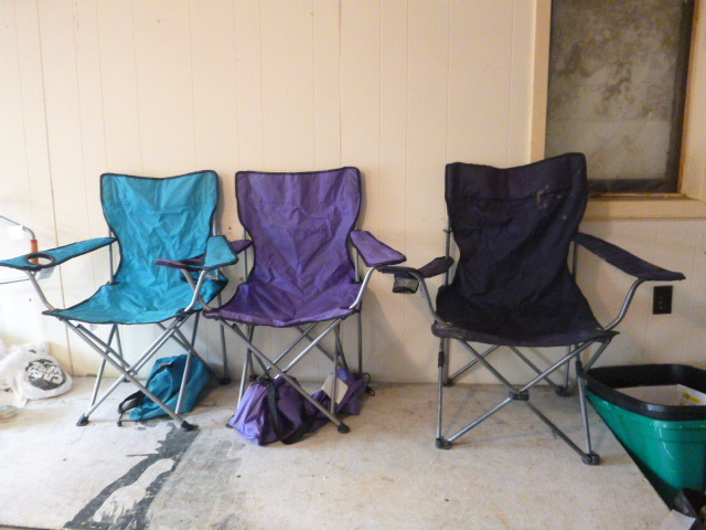 lot 94 image: 3 Folding Chairs