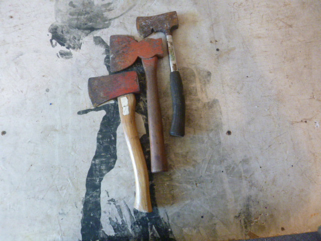lot 100 image: 3 Hatchets