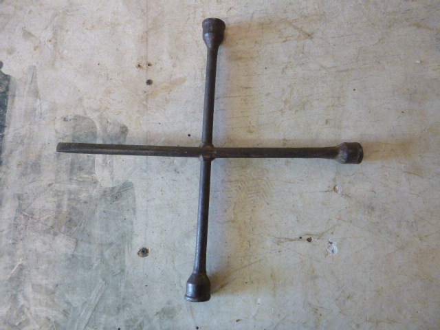 lot 103 image: 3 Way Lug Wrench