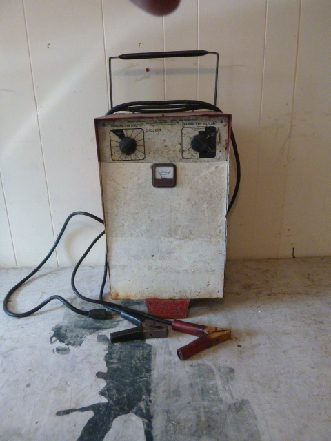 lot 119 image: Century Battery Charger