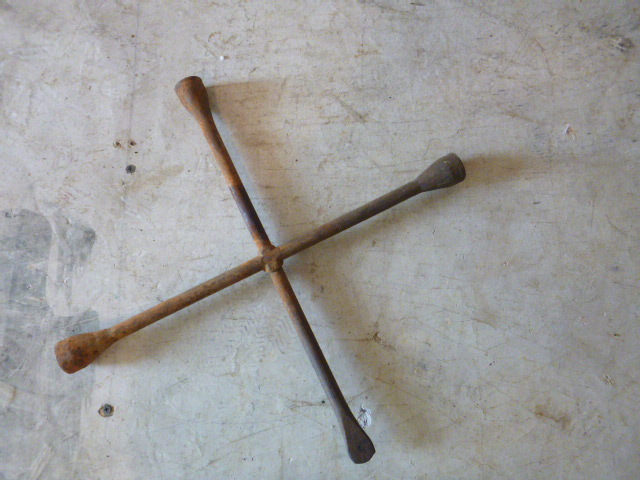 lot 120 image: 3 Way Lug Wrench