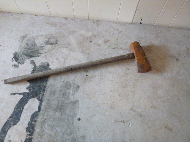 lot 121 image: Splitting Maul