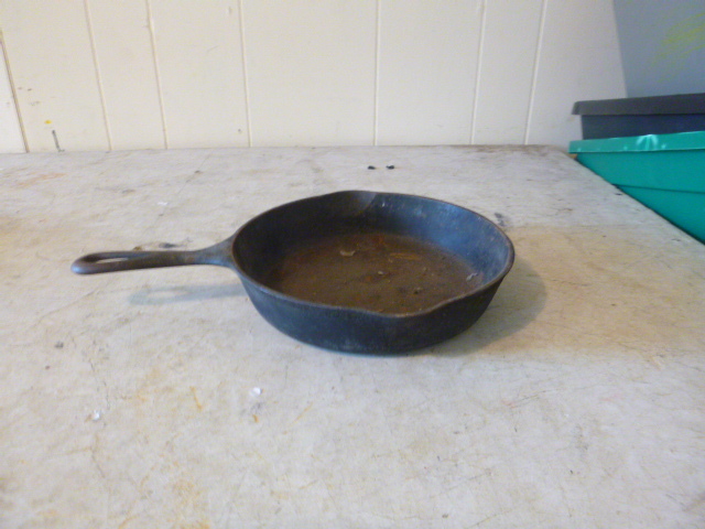 lot 160 image: Cast Iron Frying Pan