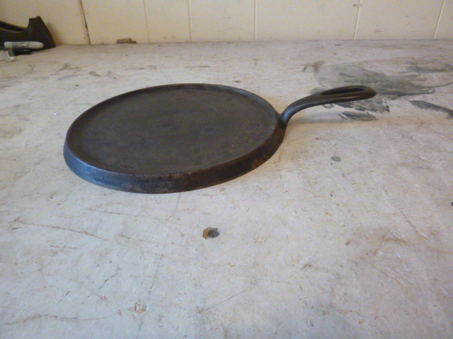 lot 165 image: Griswold Cast Iron Griddle