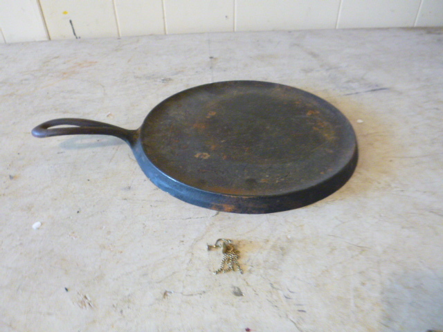 lot 166 image: Griswold Cast Iron Griddle