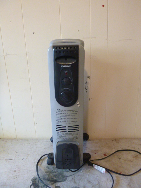 lot 188 image: Max-Heat Electric Heater