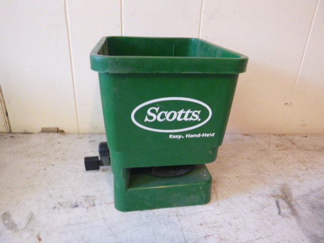 lot 192 image: Scotts Easy Hand Spreader