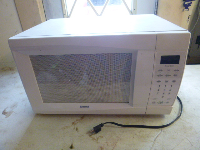 lot 198 image: Kenmore Microwave