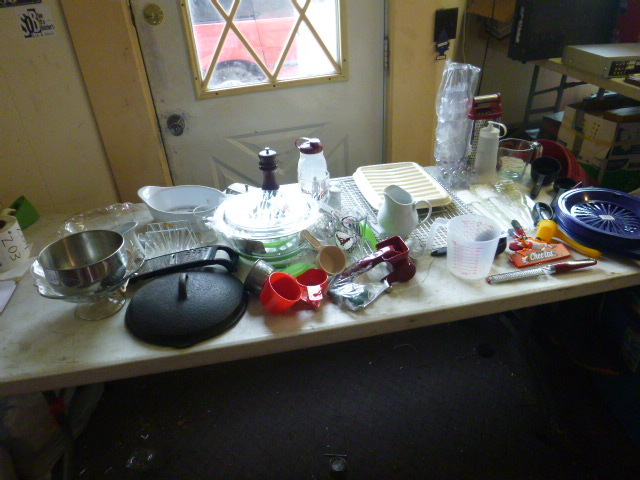lot 201 image: Miscellaneous Kitchen Items